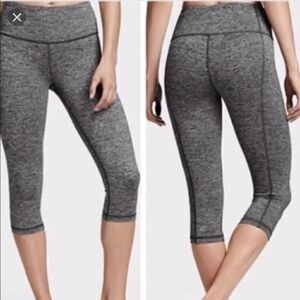 Victoria's Secret- Knockout Capri in Marled marled grey/black-Size medium